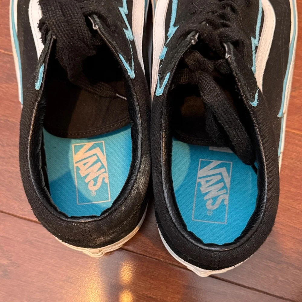 VANS black white and light blue sneaker lightning bolt men’s 11 1/2 women’s 13